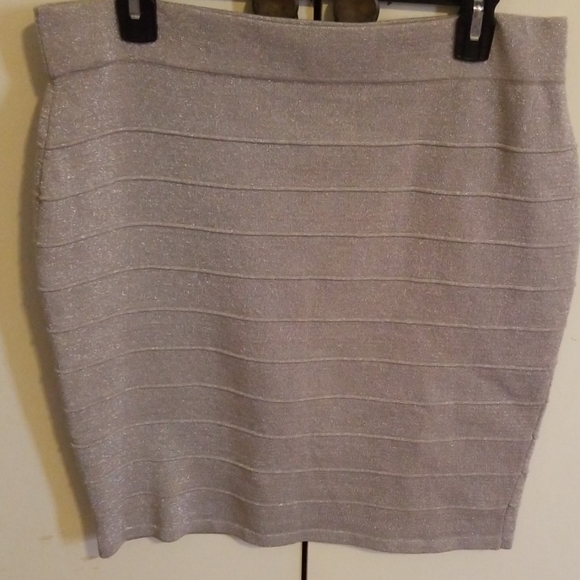 Mini skirt - Picture 4 of 4